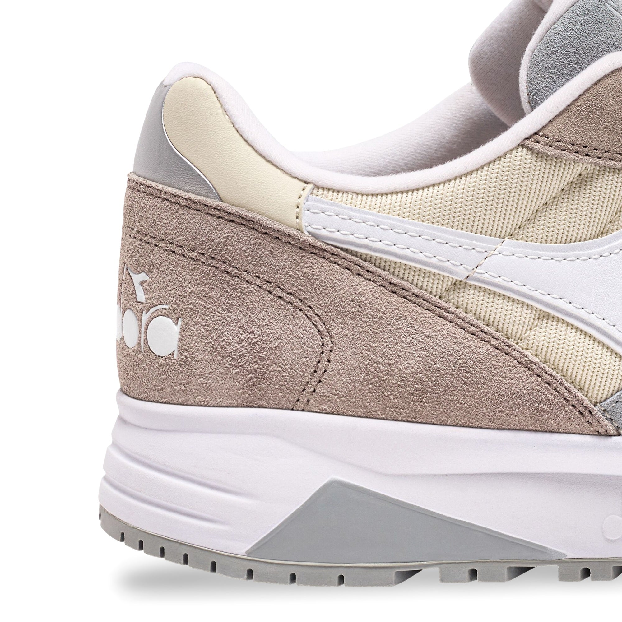 Diadora N902 Trainers - Coffee Bean/Cloud Cream