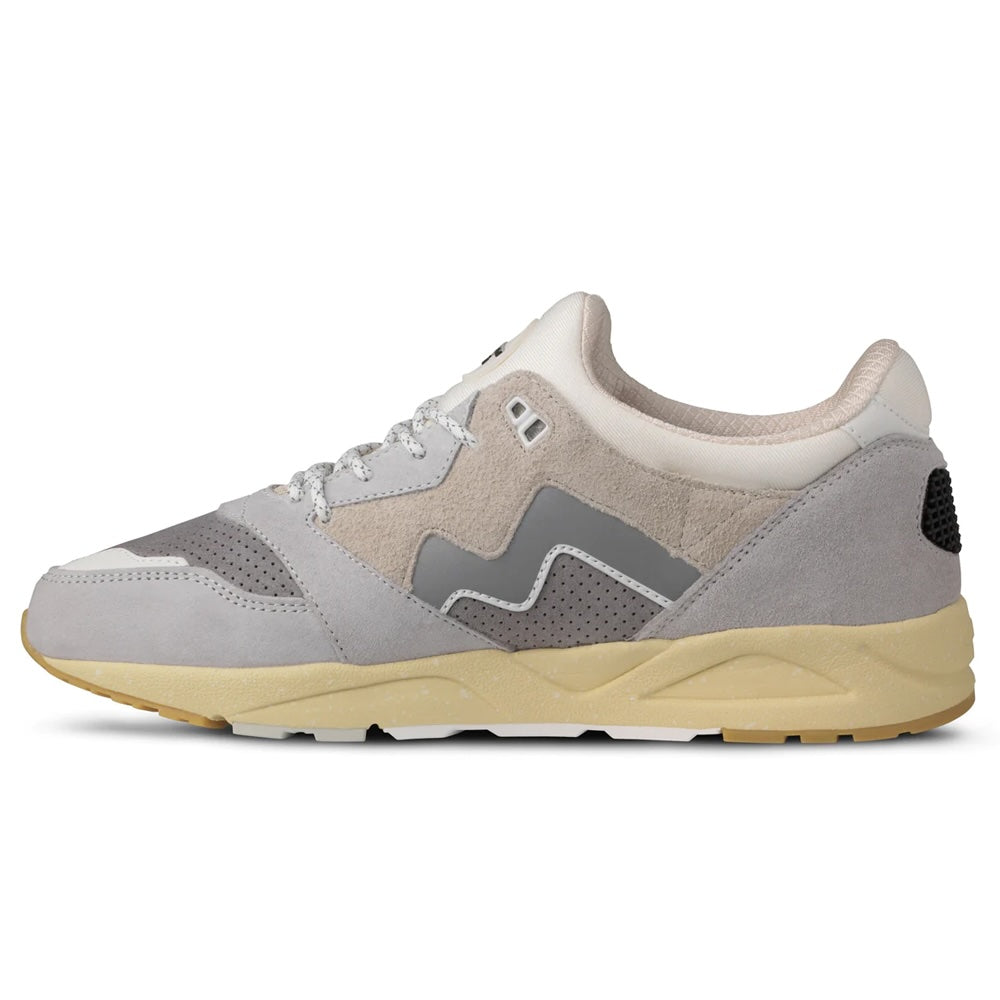 Karhu Aria 95 Trainers – Lunar Rock/Foggy Dew